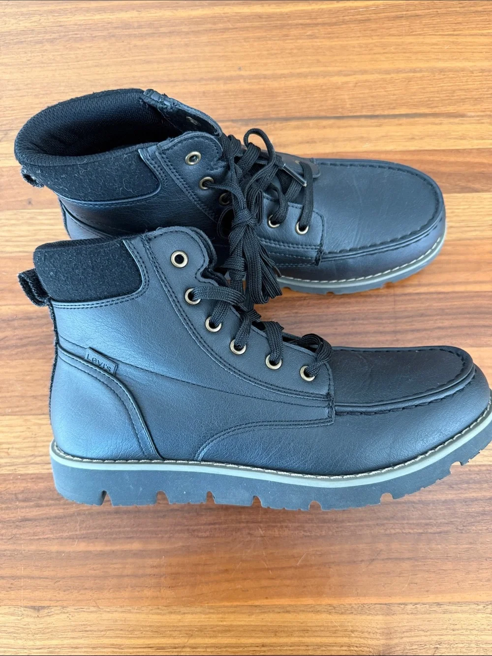 Worn once! Levi’s Men's Dean Neo Lace-Up Boots sz men’s 10
